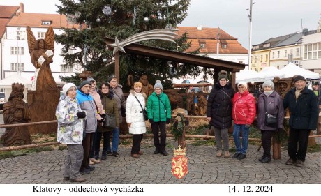 Společná fotografie části skupiny. Ostatní se toulali po trhu.