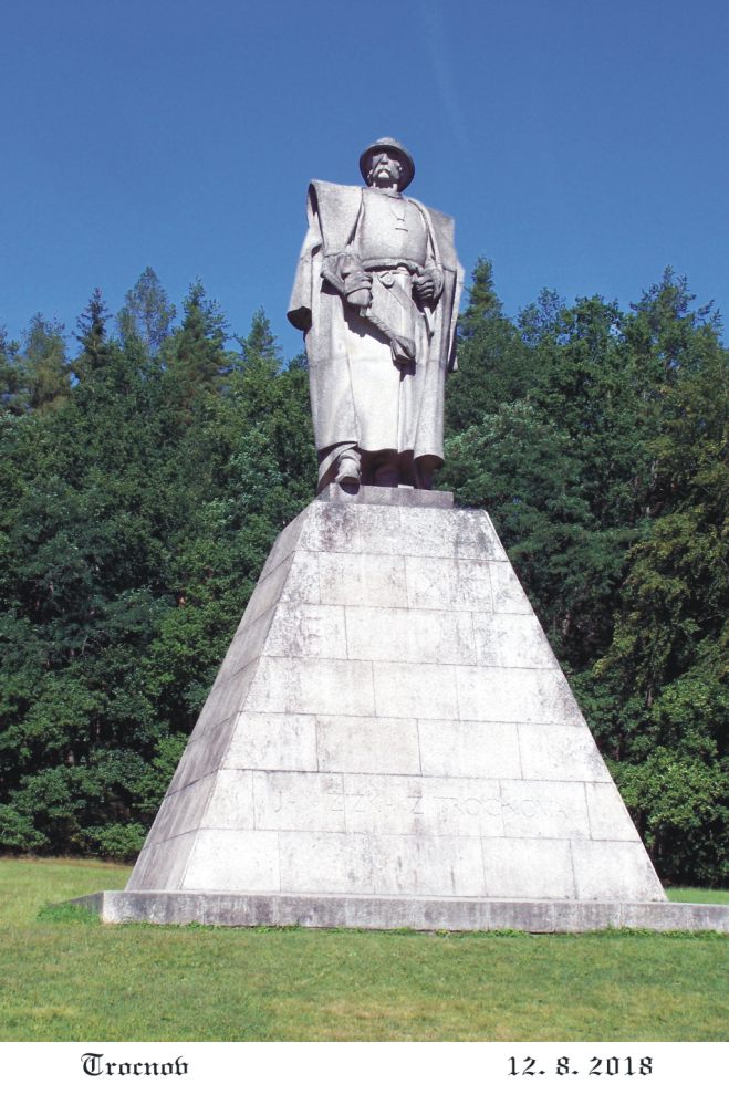 Dominantou areálu je socha Jana Žižřky.