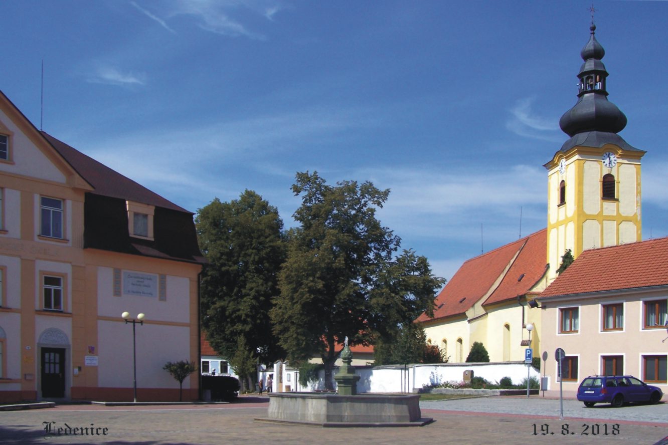 Kostel a škola v Ledenicích.